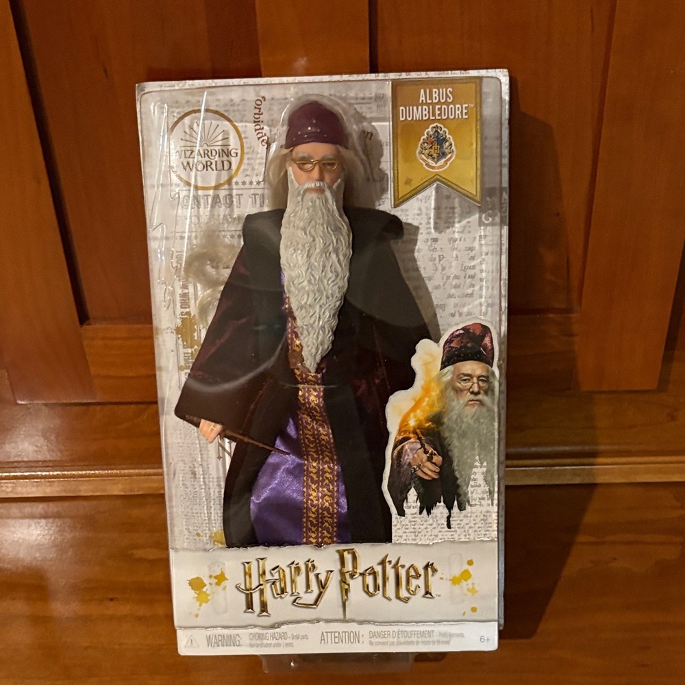 Warner Bros. Albus Dumbledore Wizard Figure - Purple, Black, White